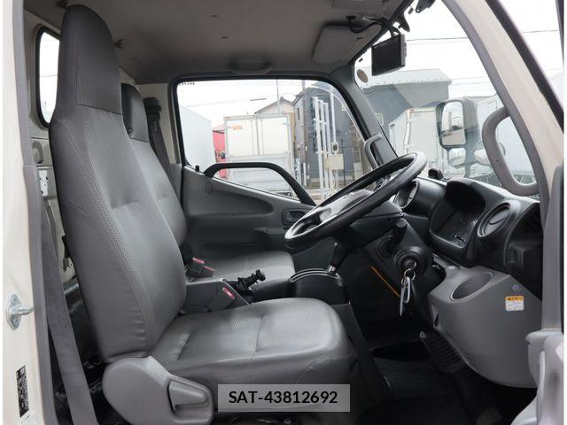 Hino DUTRO 2016-03 8870890-22