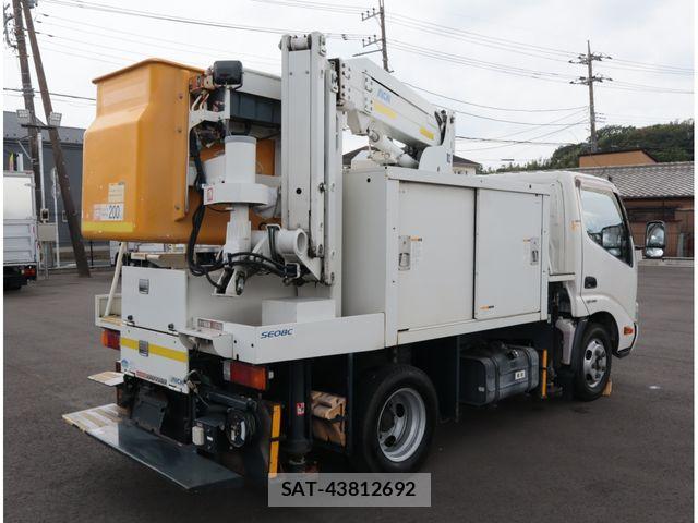 Hino DUTRO 2016-03 8870890-2