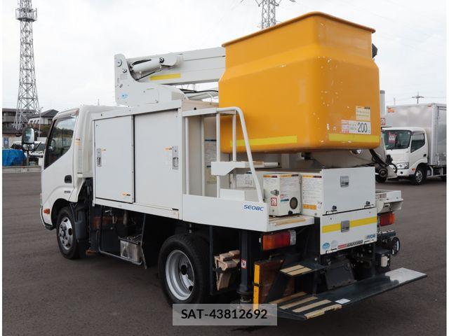 Hino DUTRO 2016-03 8870890-4