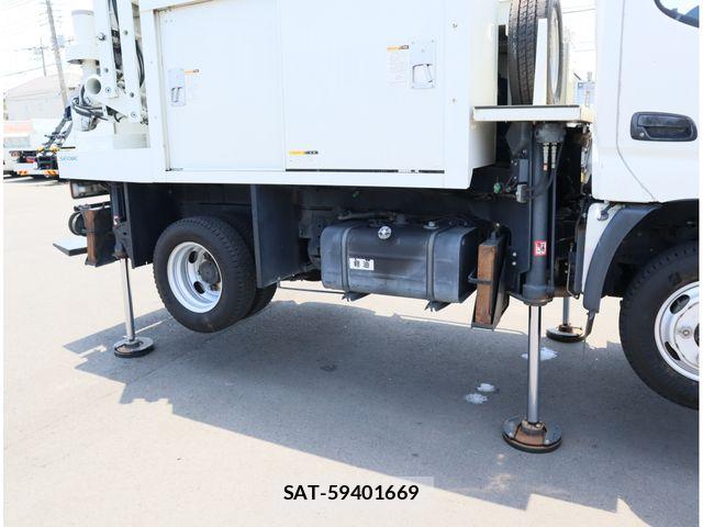 Hino DUTRO 2018-03 8870886-16