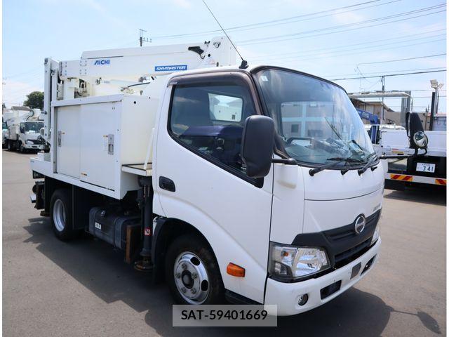 Hino DUTRO 2018-03 8870886-1