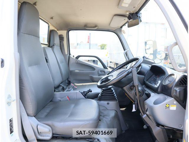 Hino DUTRO 2018-03 8870886-22