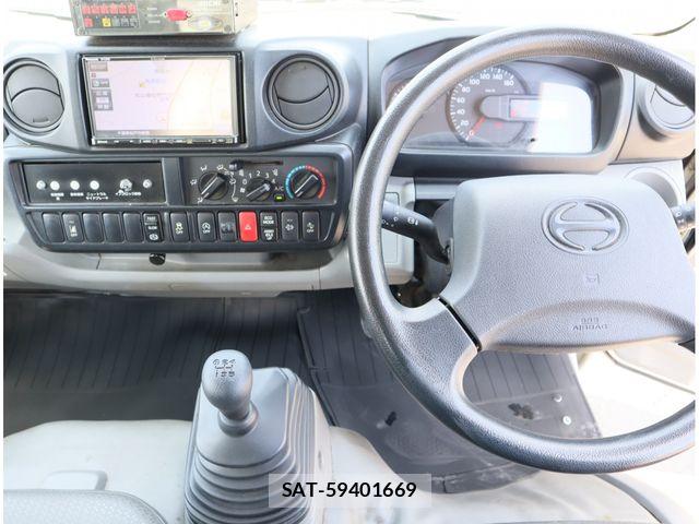 Hino DUTRO 2018-03 8870886-23