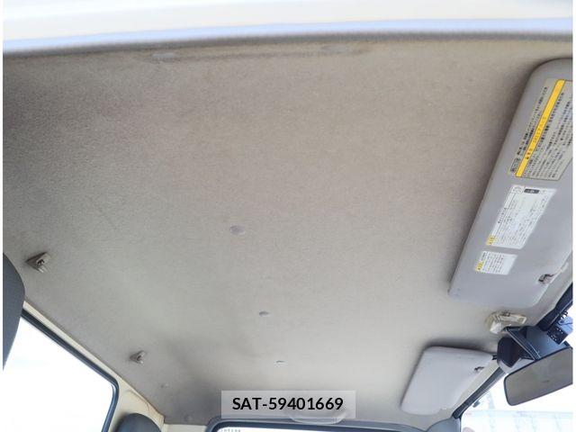 Hino DUTRO 2018-03 8870886-25