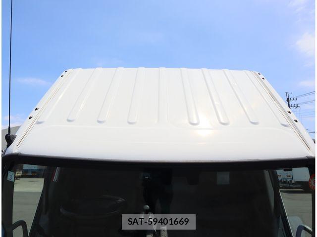 Hino DUTRO 2018-03 8870886-27