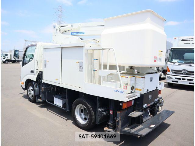 Hino DUTRO 2018-03 8870886-4