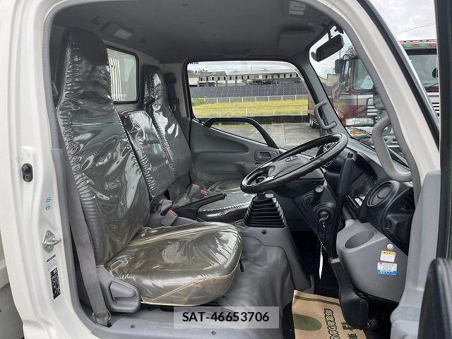 Hino DUTRO 2016-04 8870867-13