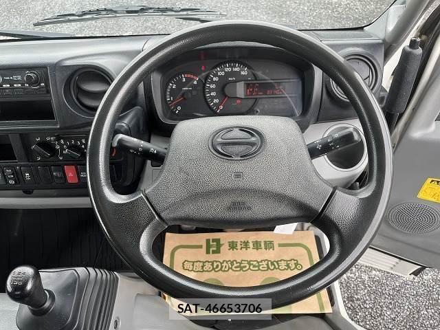 Hino DUTRO 2016-04 8870867-14