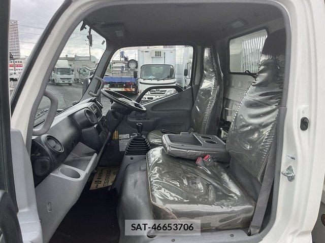 Hino DUTRO 2016-04 8870867-16