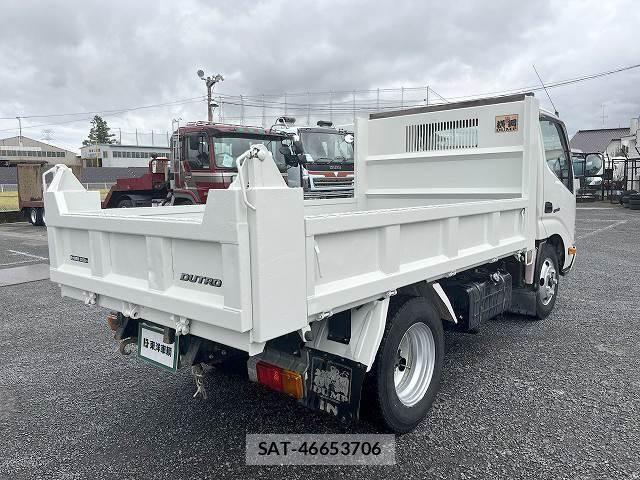 Hino DUTRO 2016-04 8870867-3