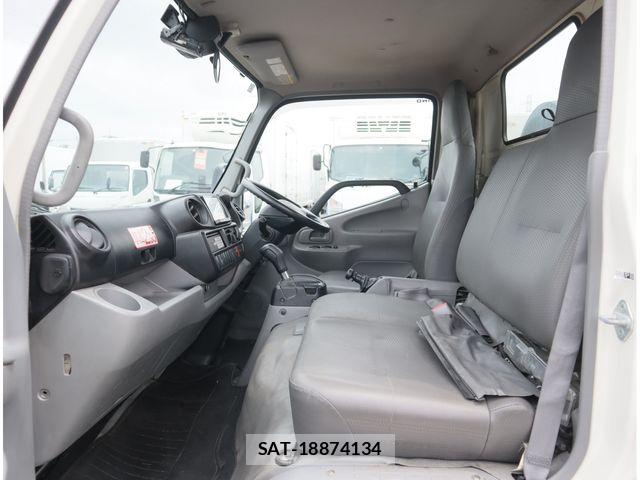 Hino DUTRO 2018-01 8870877-26