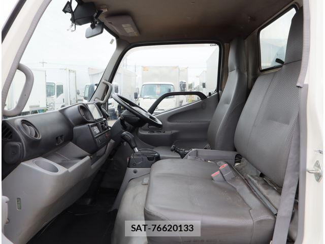 Hino DUTRO 2018-01 8870878-26