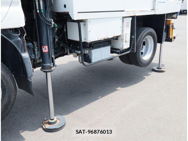 Hino DUTRO 2018-03 8870883-17