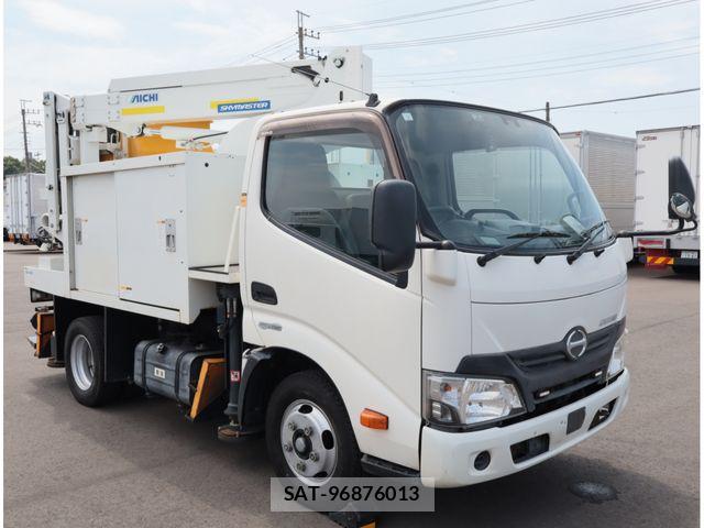 Hino DUTRO 2018-03 8870883-1