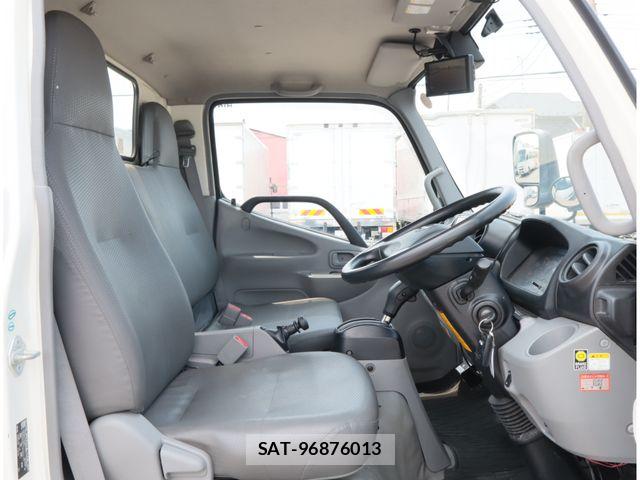 Hino DUTRO 2018-03 8870883-22