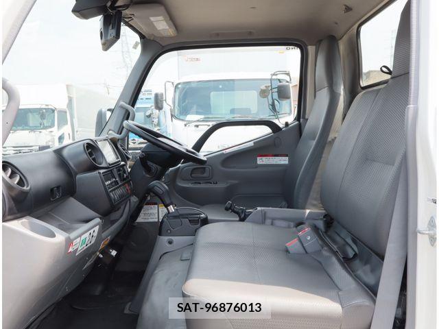 Hino DUTRO 2018-03 8870883-26
