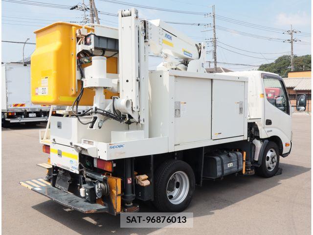 Hino DUTRO 2018-03 8870883-2