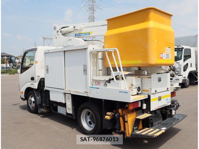 Hino DUTRO 2018-03 8870883-4