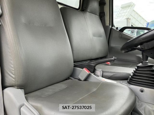 Hino DUTRO 2018-05 8870870-17