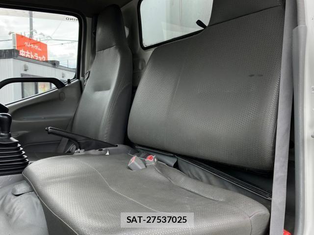 Hino DUTRO 2018-05 8870870-18