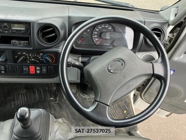 Hino DUTRO 2018-05 8870870-19