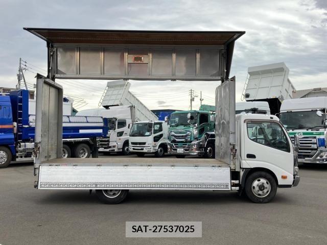 Hino DUTRO 2018-05 8870870-5