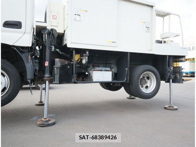Hino DUTRO 2018-01 8870884-17