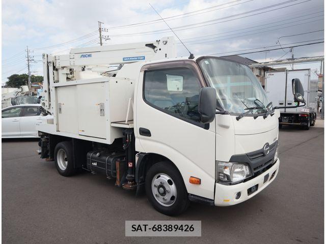 Hino DUTRO 2018-01 8870884-1