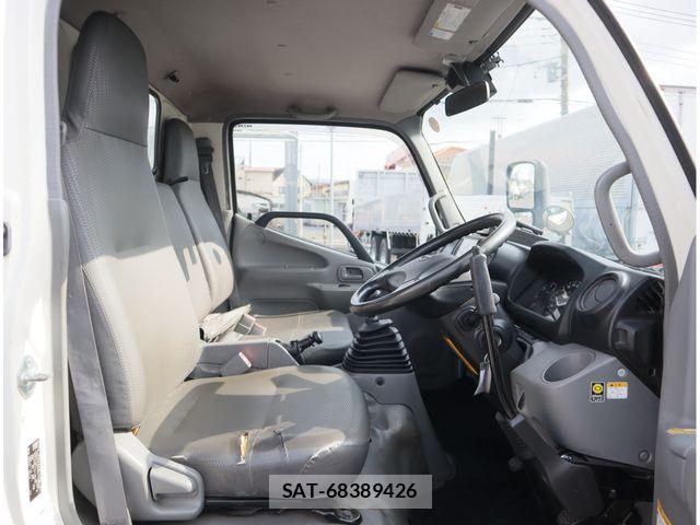 Hino DUTRO 2018-01 8870884-22
