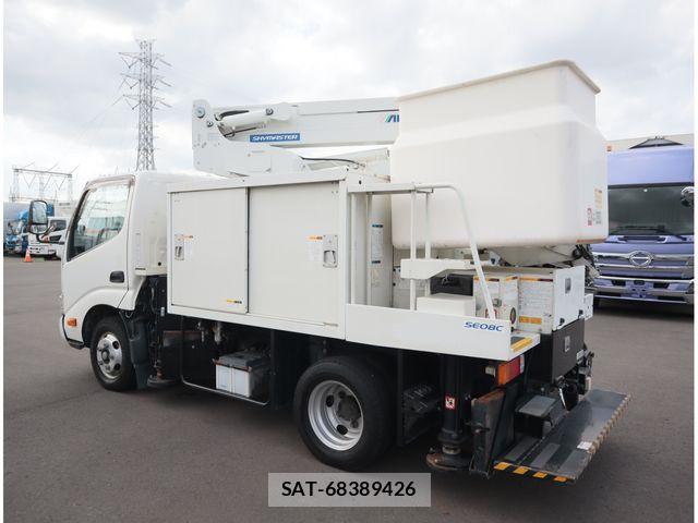 Hino DUTRO 2018-01 8870884-4
