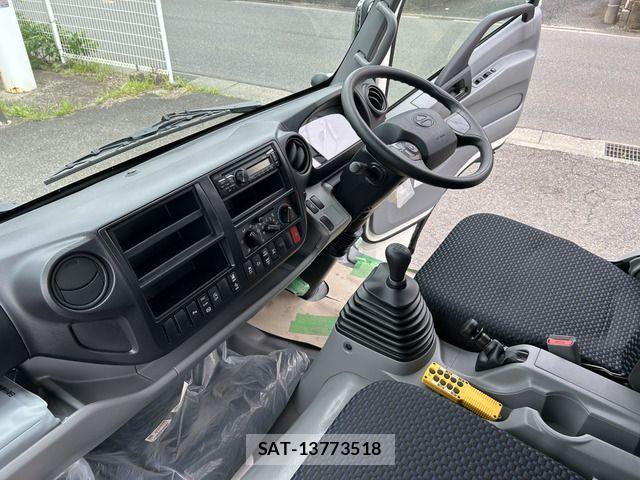 Hino DUTRO 2026-03 8870856-4
