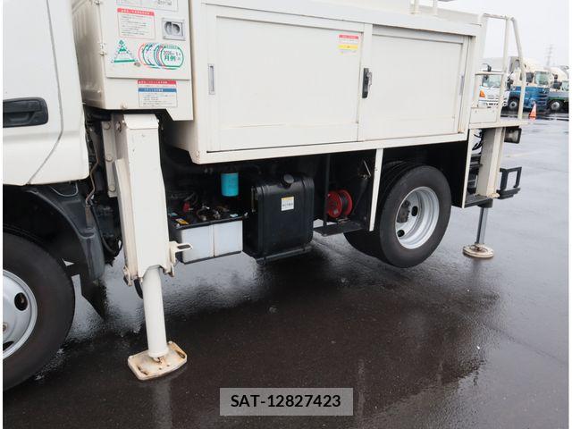 Hino DUTRO 2018-03 8870879-17