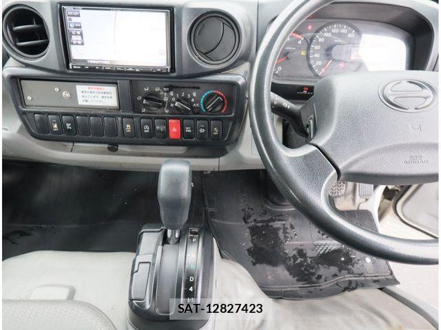 Hino DUTRO 2018-03 8870879-23