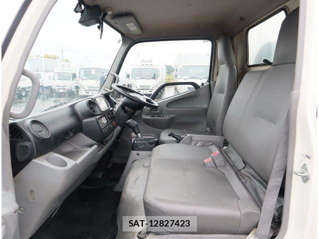 Hino DUTRO 2018-03 8870879-26