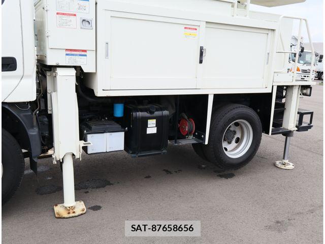 Hino DUTRO 2018-01 8870868-16