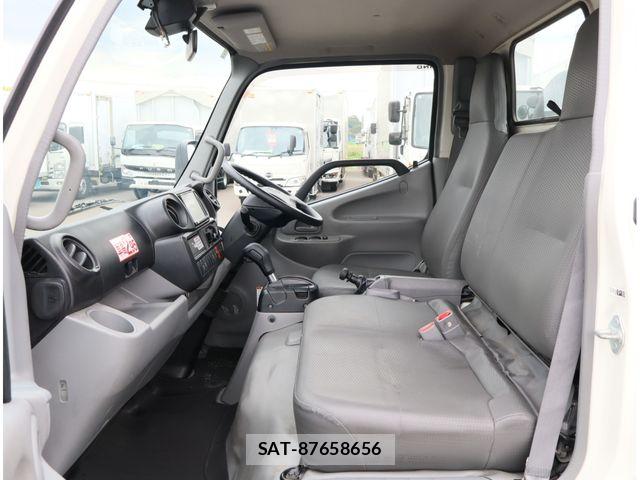 Hino DUTRO 2018-01 8870868-26
