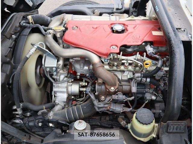 Hino DUTRO 2018-01 8870868-28
