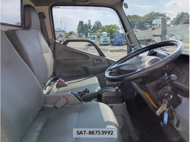 Hino DUTRO 2018-06 8870872-22