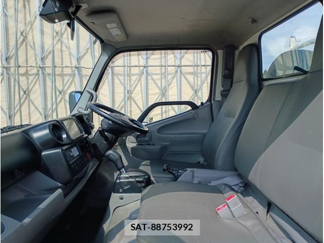 Hino DUTRO 2018-06 8870872-23