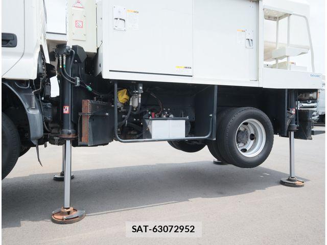 Hino DUTRO 2018-03 8870882-16