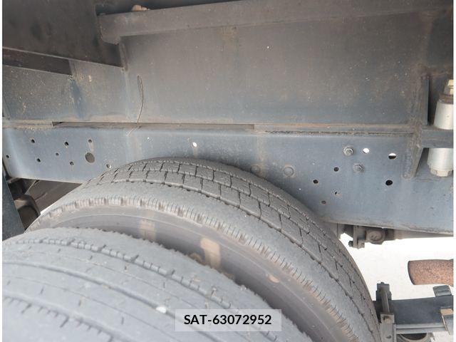 Hino DUTRO 2018-03 8870882-18