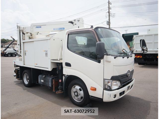 Hino DUTRO 2018-03 8870882-1