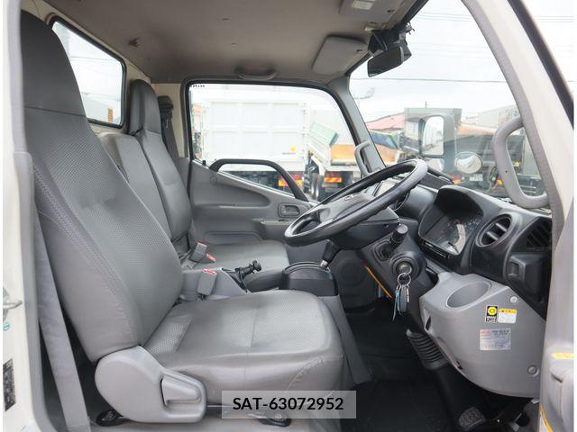 Hino DUTRO 2018-03 8870882-21