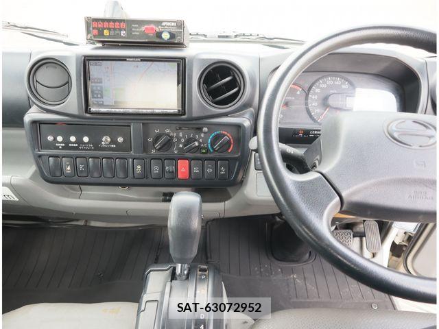 Hino DUTRO 2018-03 8870882-23