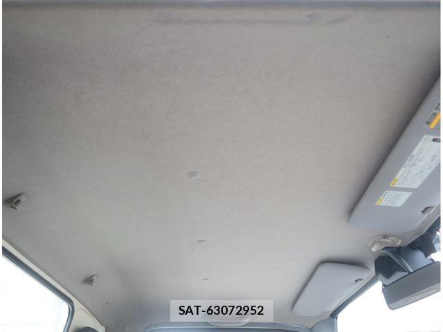 Hino DUTRO 2018-03 8870882-25