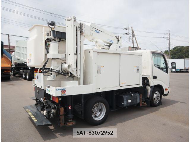 Hino DUTRO 2018-03 8870882-2