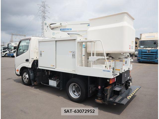 Hino DUTRO 2018-03 8870882-4