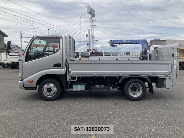 Hino DUTRO 2016-10 8879561-21