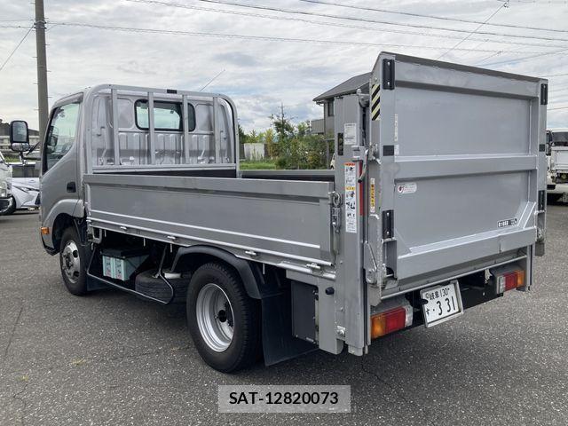 Hino DUTRO 2016-10 8879561-2