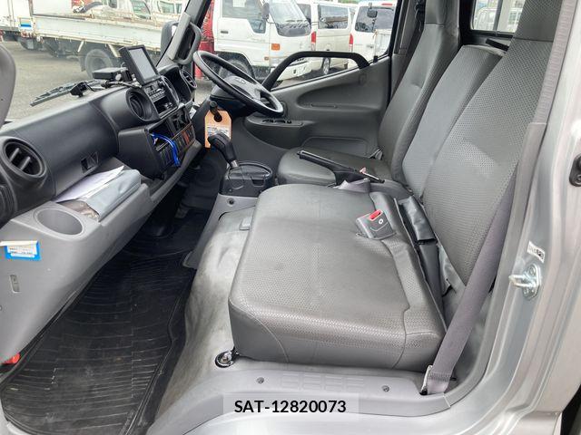 Hino DUTRO 2016-10 8879561-5